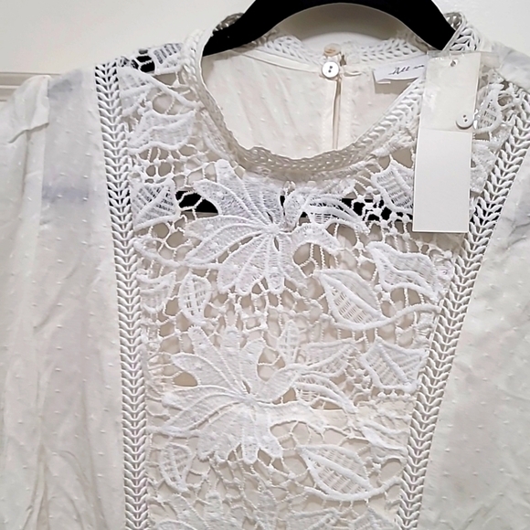 NWT ALL IN FAVOR WOMEN'S WHITE SHORT SLEEVE BLOUSE WITH EMBROIDERED INFRONT … - Picture 5 of 7